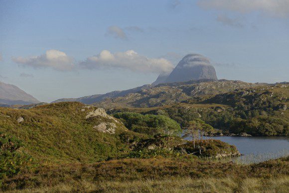 Suilven mit Wolken