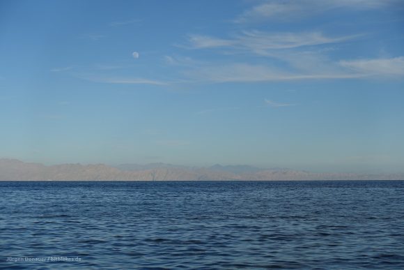 Nach dem Kamelrennen wieder zuhause und ein Feierabendbier am Strand ...