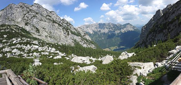 Block von der Terrasse der Blaueishütte auf den Hintersee