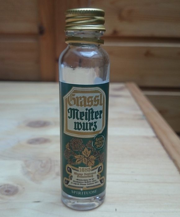 Meisterwurz schmeckt ... hmmm ... interessant ...