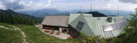 Purtschellerhaus - links ist Bayern und rechts Österreich